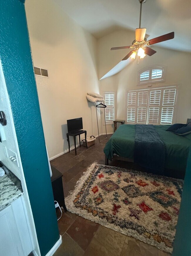 Building Photo - Move in Special- Beautiful Furnished 3 Bedroom/2.5 Bathroom Single Family Home with Flexible Leas...