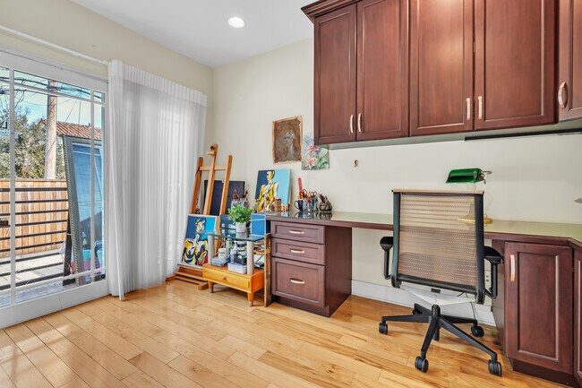 Building Photo - 326 N Doheny Dr