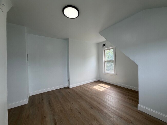 Building Photo - 3886-3888-3888 Washington St