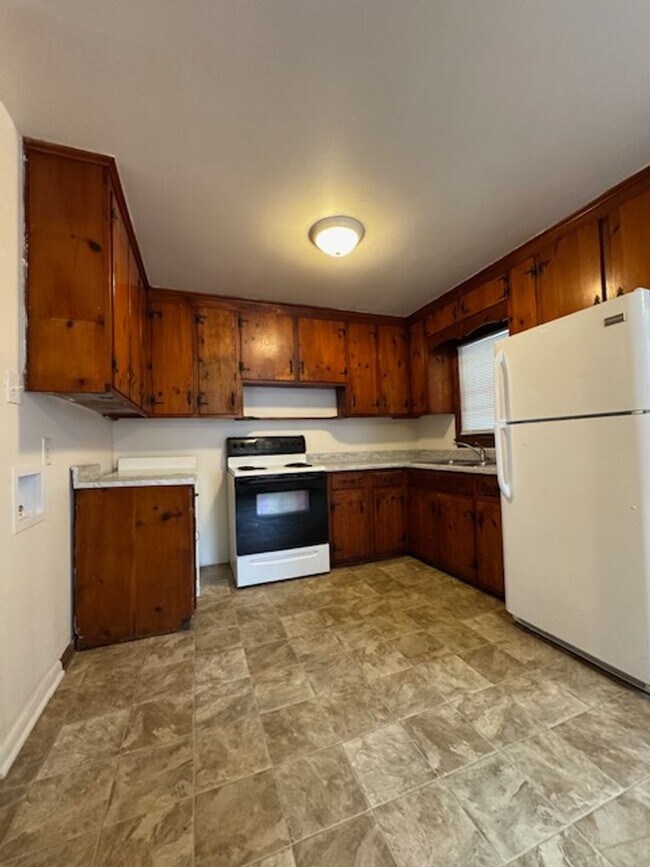 Building Photo - 908 N Audubon Ave