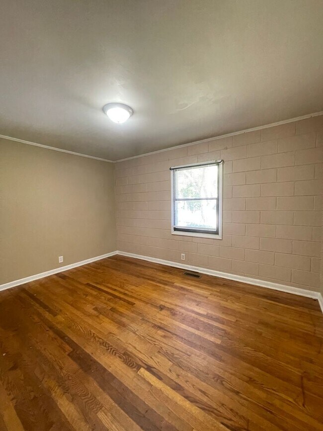 Building Photo - 5137