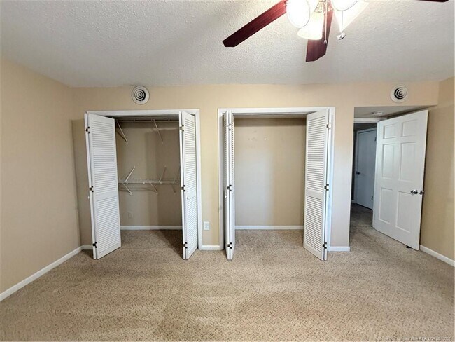 Building Photo - 4946 Pinewood Dr