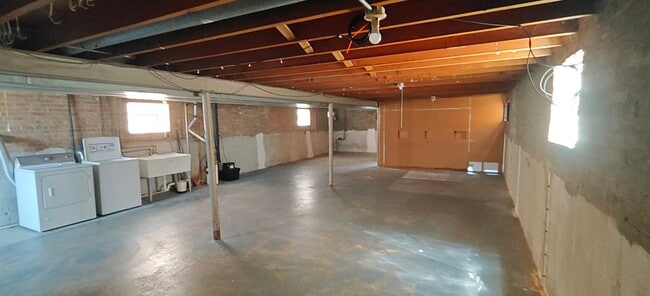 Building Photo - 10824 S Sacramento Ave