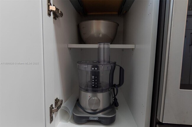 Building Photo - 312 SW 12th Ave