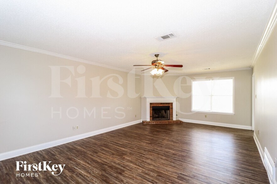 Building Photo - 9689 Kingsridge Dr