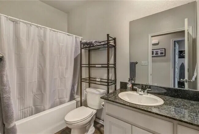 Building Photo - "Spacious 3-Bedroom Duplex with Granite To...