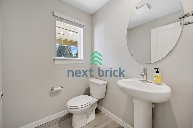 Building Photo - Spacious 5-Bedroom Retreat in Bothell with 2.5 Baths and 2335 Sq Ft of Comfort!