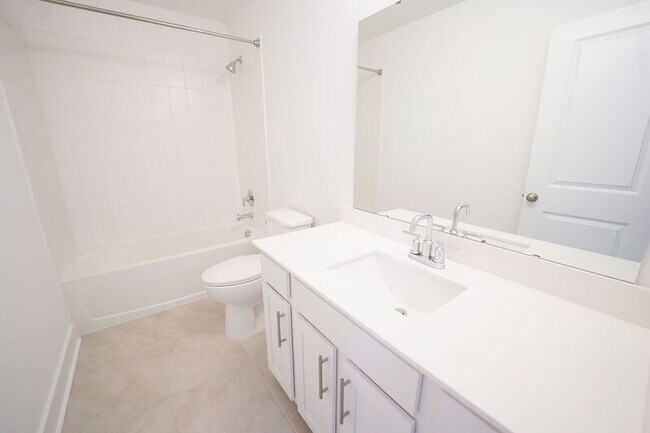 Building Photo - 128 Kingswood Cir