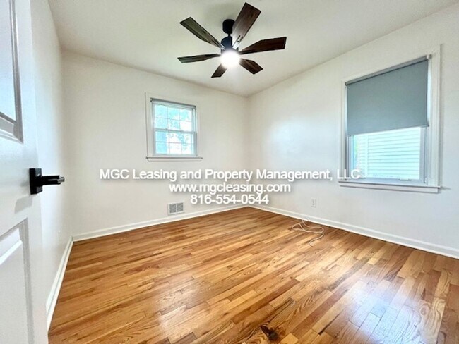 Building Photo - Unique Ranch Style Home Minutes From Downtown Lee's Summit