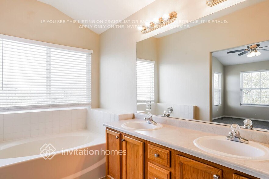 Building Photo - 779 Ridgebury Pl