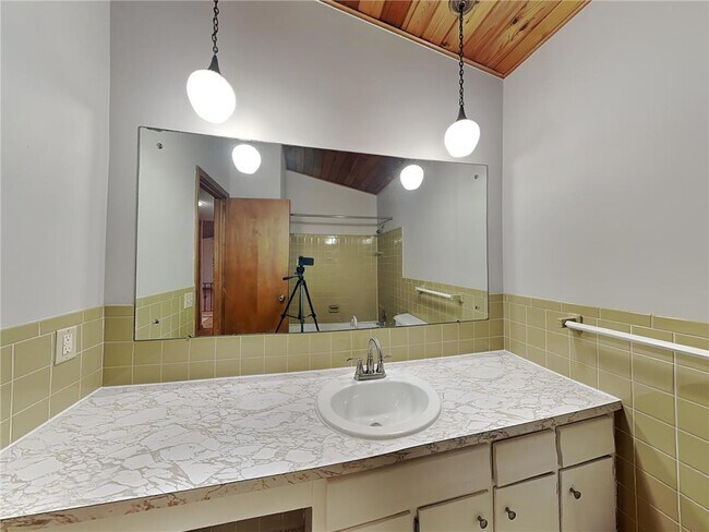 Building Photo - 9241 34th Ave N