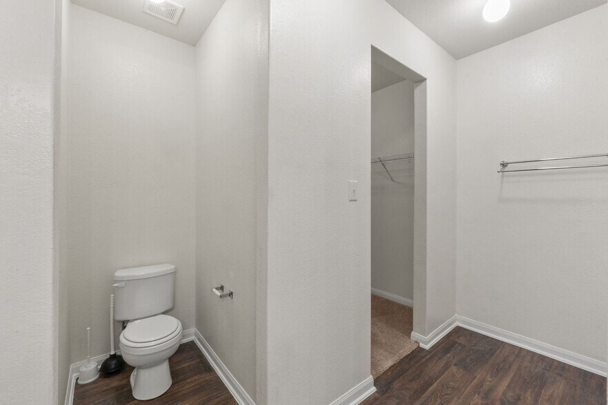 Building Photo - 520 Cleary Ln
