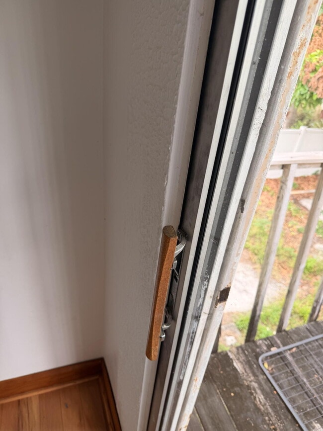 Building Photo - "Charming 1-Bedroom Retreat in Tampa - Cozy 650 Sq. Ft. Home Awaits!"