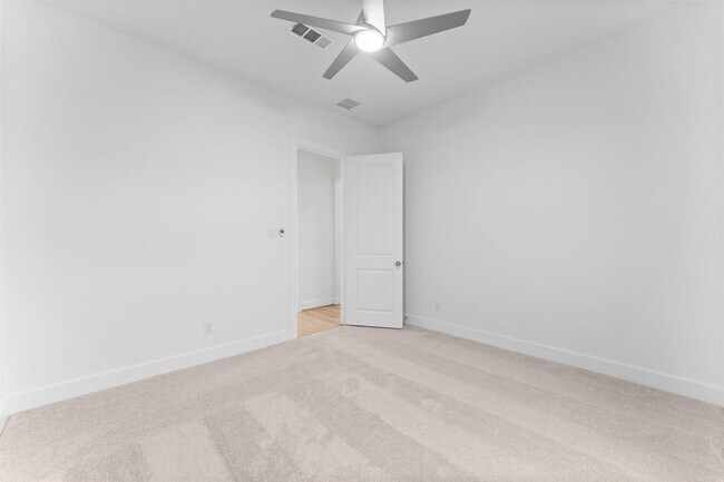 Building Photo - 26915 Longwood Ledge Ln