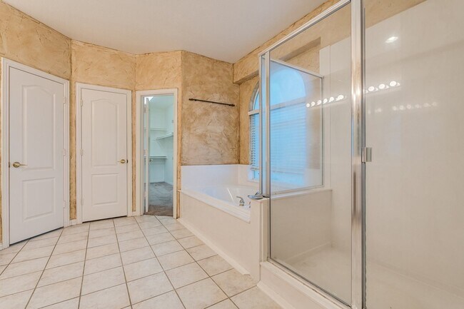 Building Photo - 3829 Bonita Dr