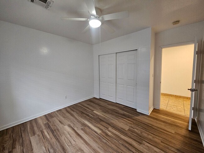 Building Photo - Scottsdale - 5 bedroom, 3 bath - Remodeled...