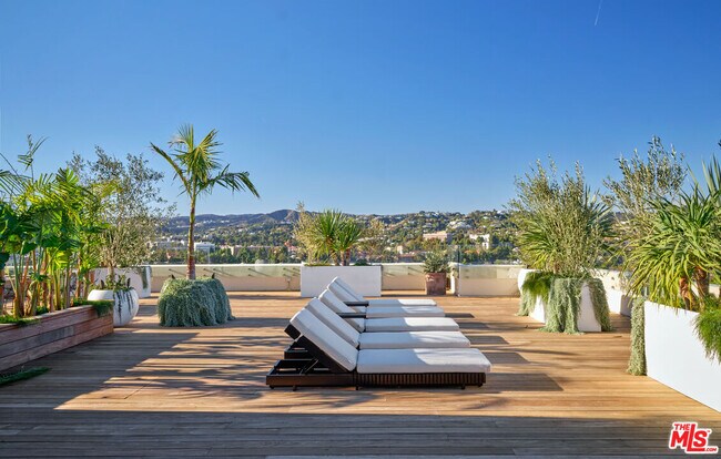 Building Photo - 10445 Wilshire Blvd