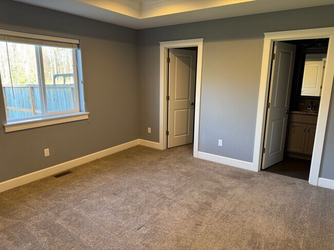 Building Photo - 741 Selina Ln