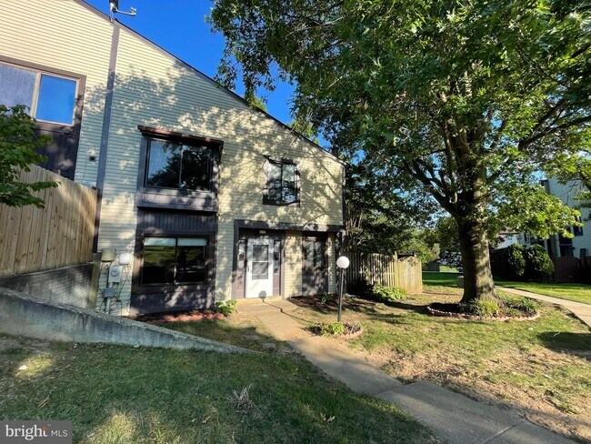 Building Photo - 7233 Mill Creek Ct