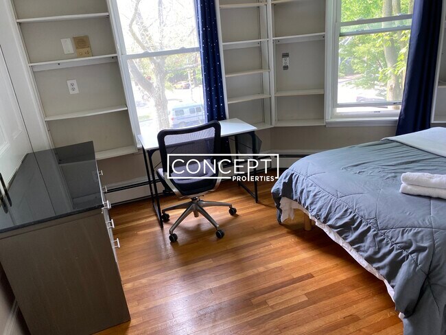 Building Photo - 1000A Memorial Dr. Unit 2B