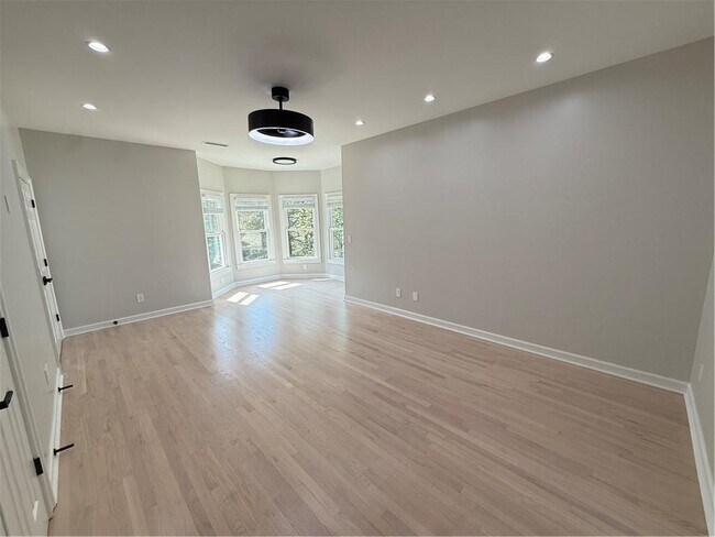 Building Photo - 1660 Briergate Dr