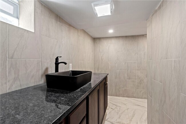 Building Photo - 813 Bower Hill Rd