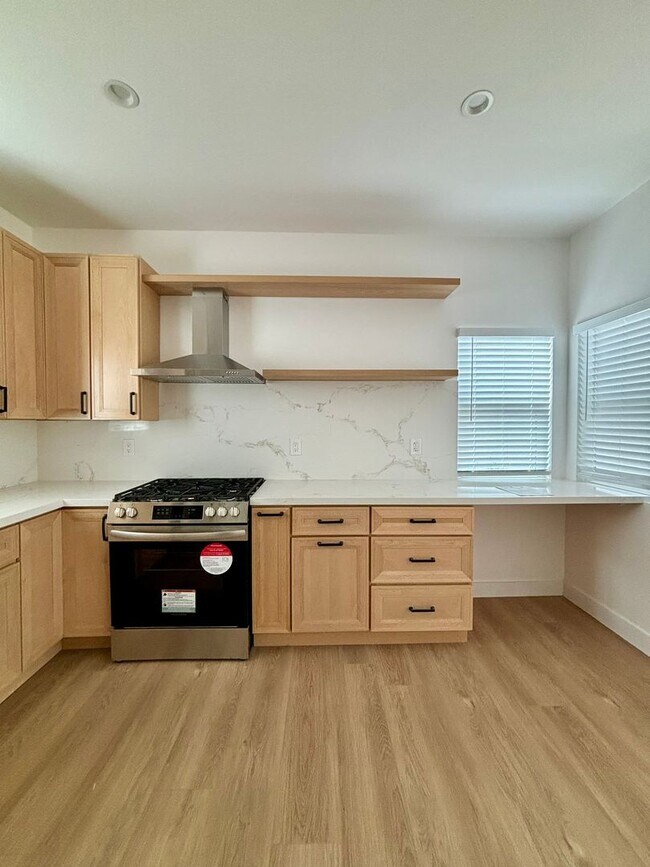 Building Photo - 212 - Carpinteria Asset Mgmt LLC (Walnut duplex)