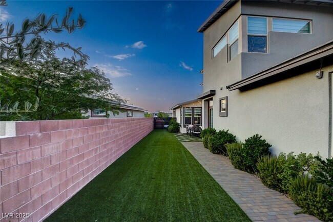 Building Photo - 9702 Starlight Ridge Ave