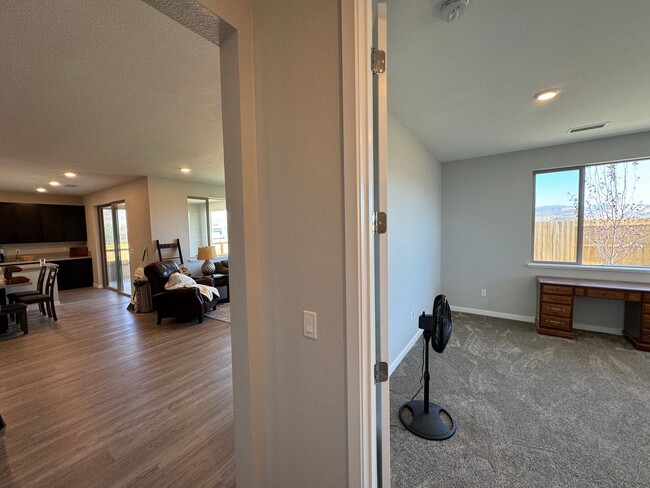 Building Photo - New Ryder Home Tons of Upgrades