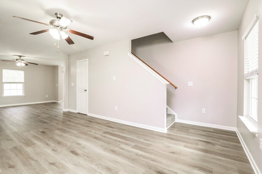 Building Photo - 8012 Spiderlily Ct