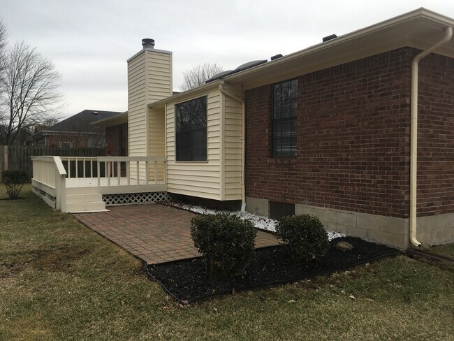 Building Photo - Beautifully Renovated 3 Bedroom 2 Bath Hou...
