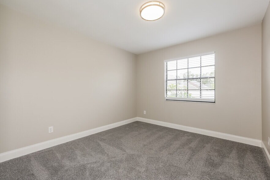 Building Photo - 3938 King Dr