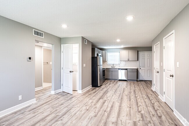 2BR, 1BA - 950SF - The Shawnee