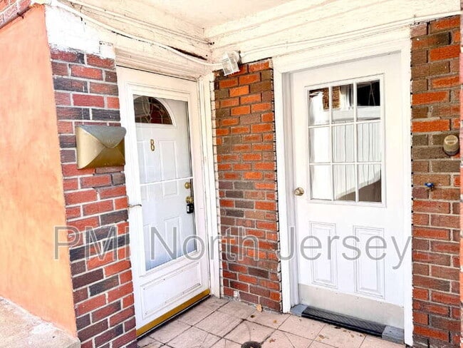 Building Photo - 9051 Palisade Ave