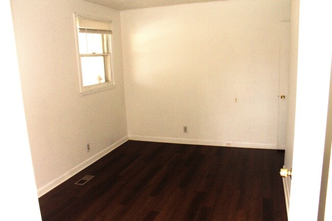 Building Photo - 209 East Ave