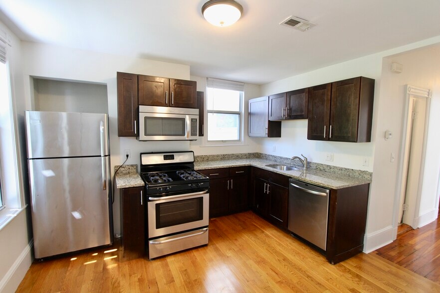 Primary Photo - 299 Lexington St