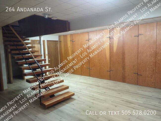 Building Photo - 264 Andanada St