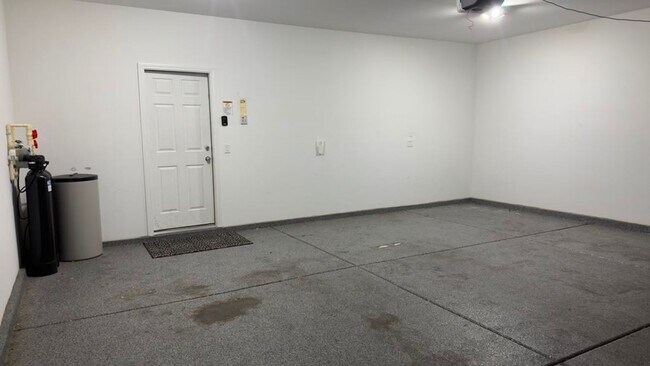 Building Photo - 10610 Sariah Skye Ave