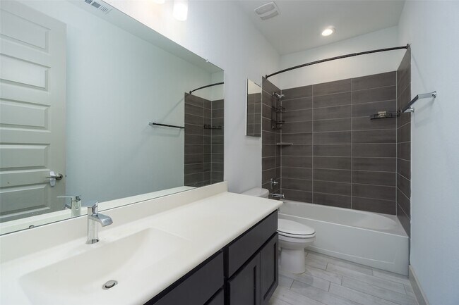 Building Photo - 2572 Ravenna Ct