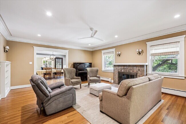 Building Photo - Spacious Comfort in Park Hill – 4-Bed, 2.5...