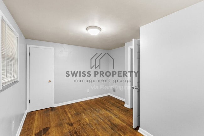 Building Photo - 386 S Napoleon Ave