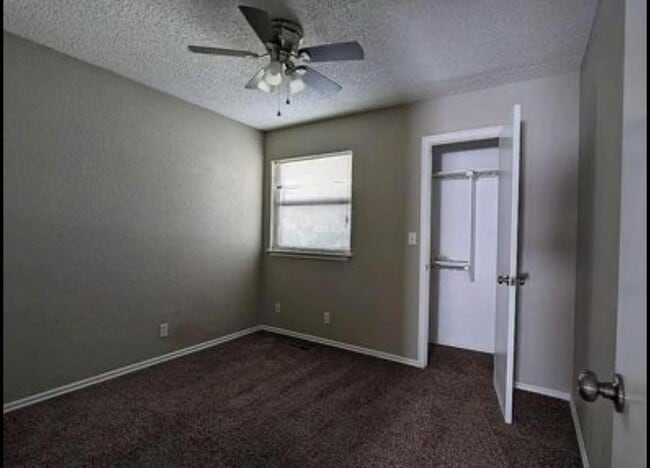 Building Photo - 413 Midland Dr