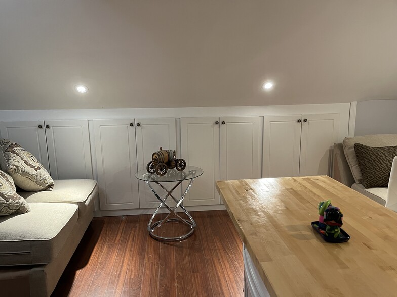 Building Photo - 8 Bunting Ln