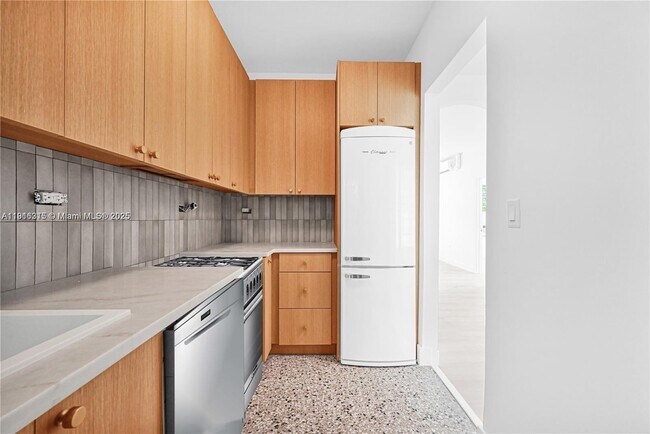 Building Photo - 641 10th St