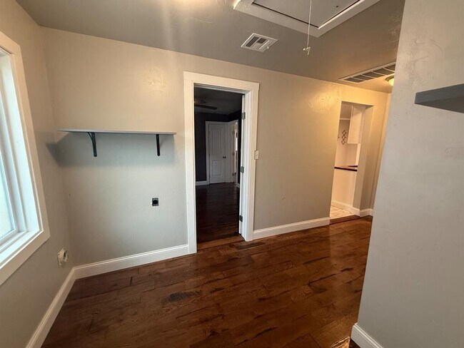 Building Photo - 1437 NE 33rd St