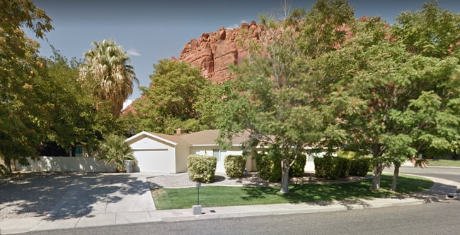 Primary Photo - "2-Bedroom Townhouse with 2 Full Baths in ...