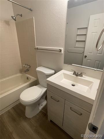 Building Photo - 61 S Sable Blvd