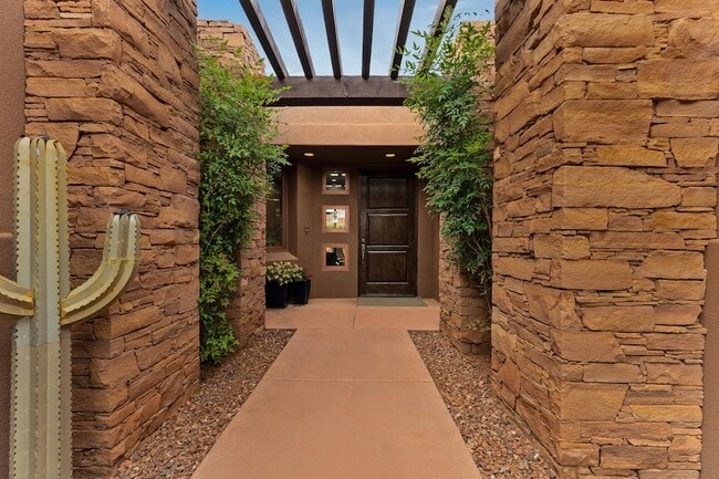 Building Photo - 2410 W Entrada Trail