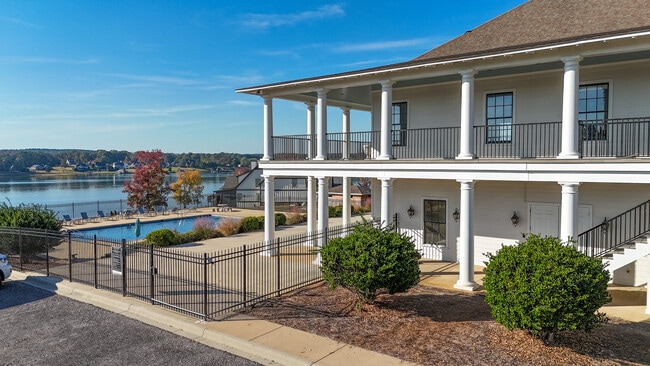 Building Photo - 6393 Raibow Row