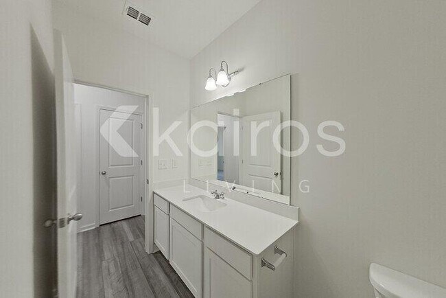 Building Photo - 631 Castillo Dr